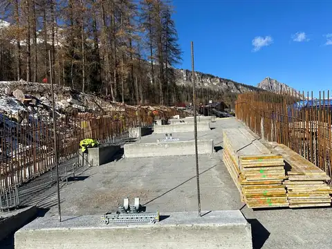 Platea e muri in calcestruzzo in fase di realizzazione
